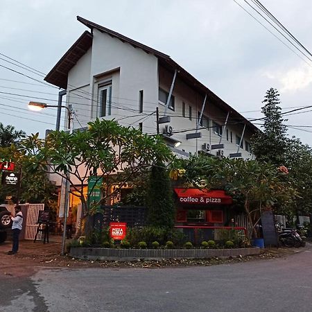 Roemah 28 Syariah Hotel Medan Exterior foto