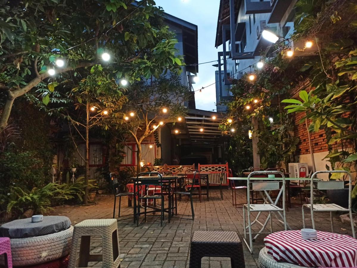 Roemah 28 Syariah Hotel Medan Exterior foto
