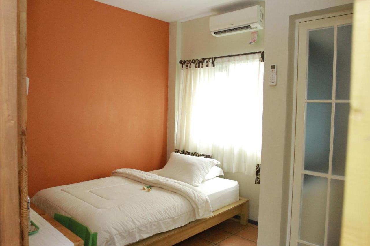 Roemah 28 Syariah Hotel Medan Exterior foto